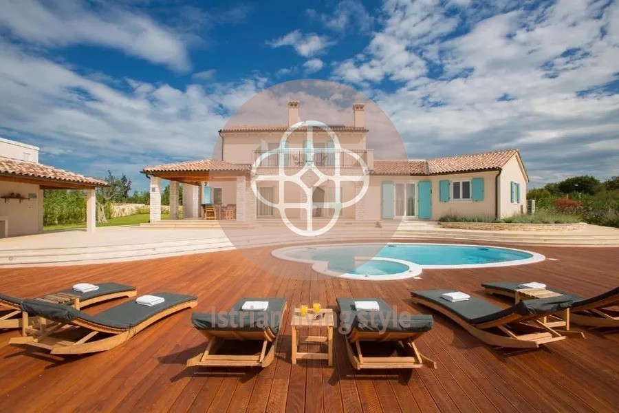 Photo of Bale_A beautiful villa with pool and view of the old town