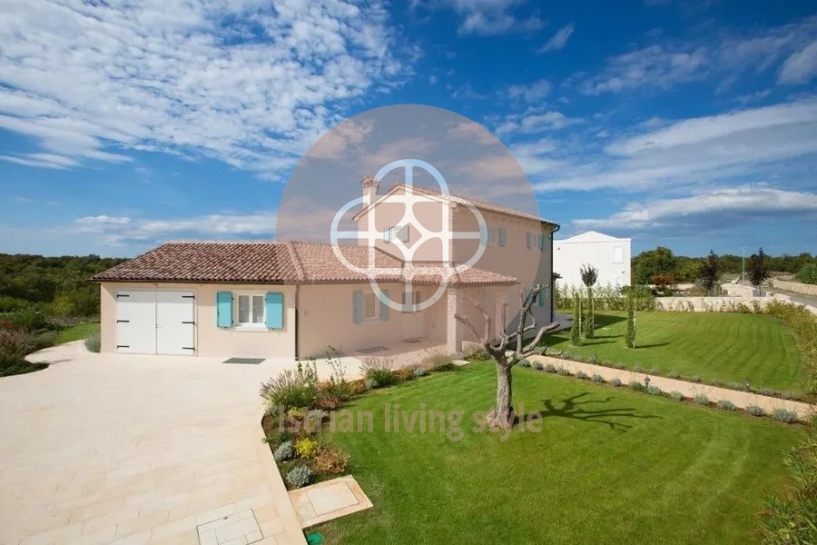 Photo of Bale_A beautiful villa with pool and view of the old town