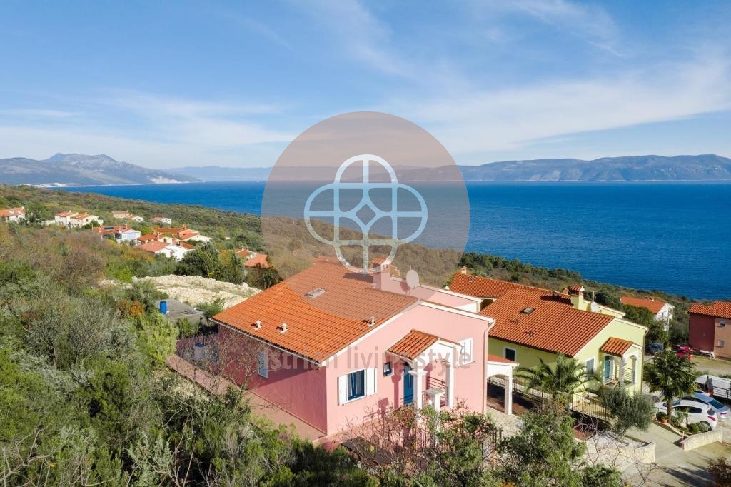 House with 2 apartments in the most desirable neighborhood by the sea! Pure ISTRIA! Accommodation in Rasa
