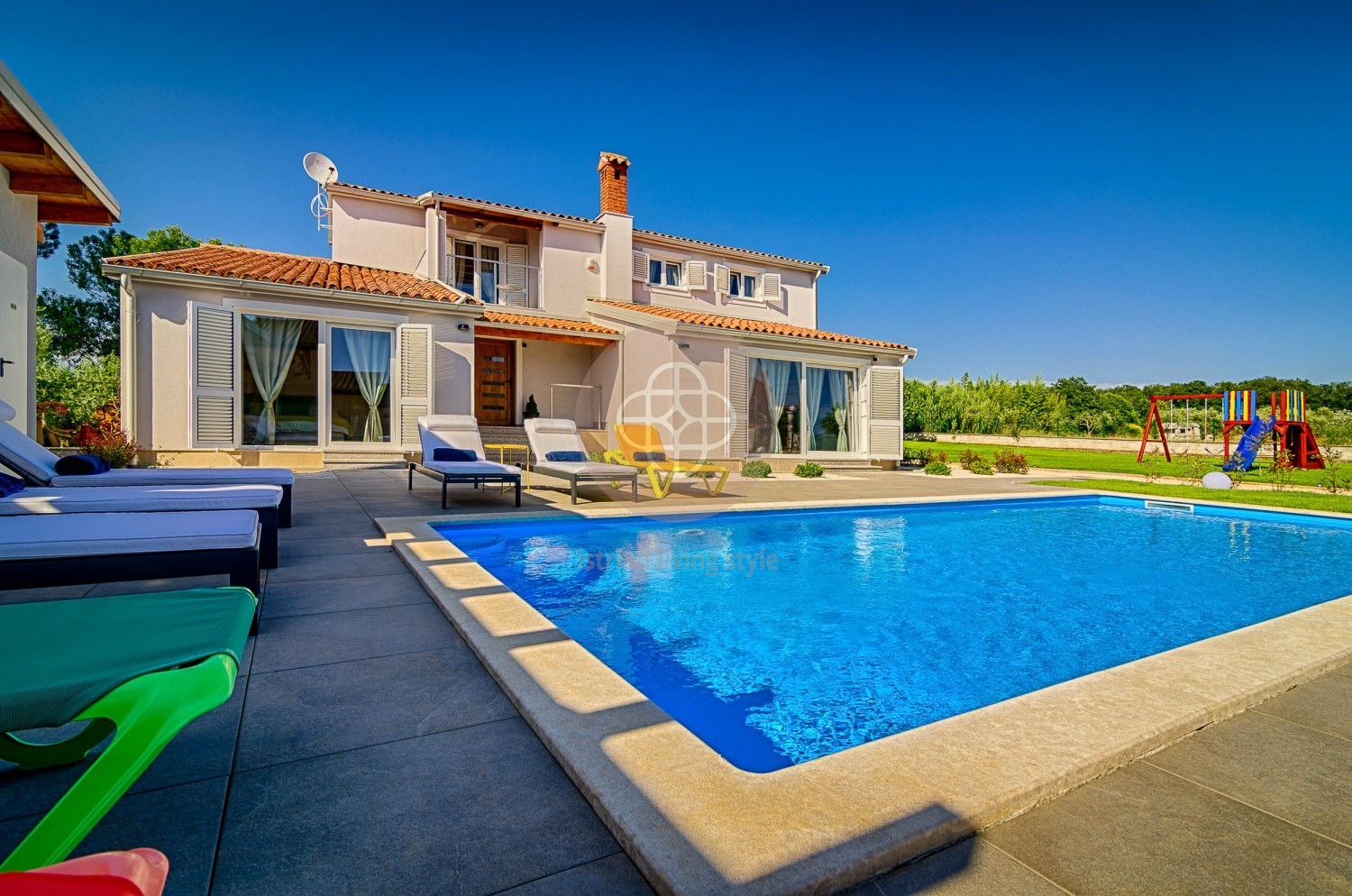 Photo of A spacious villa a few minutes from the sea with a large pool!