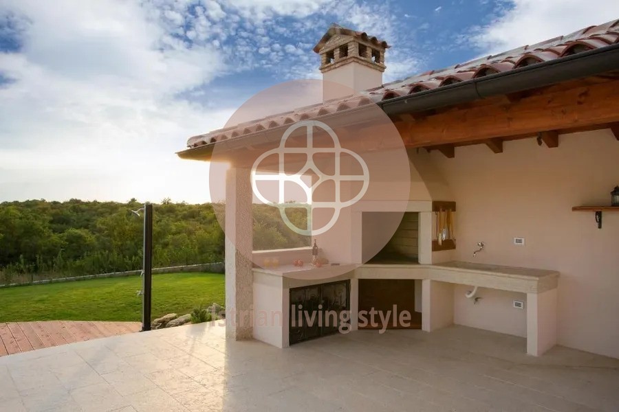 Photo of Bale_A beautiful villa with pool and view of the old town