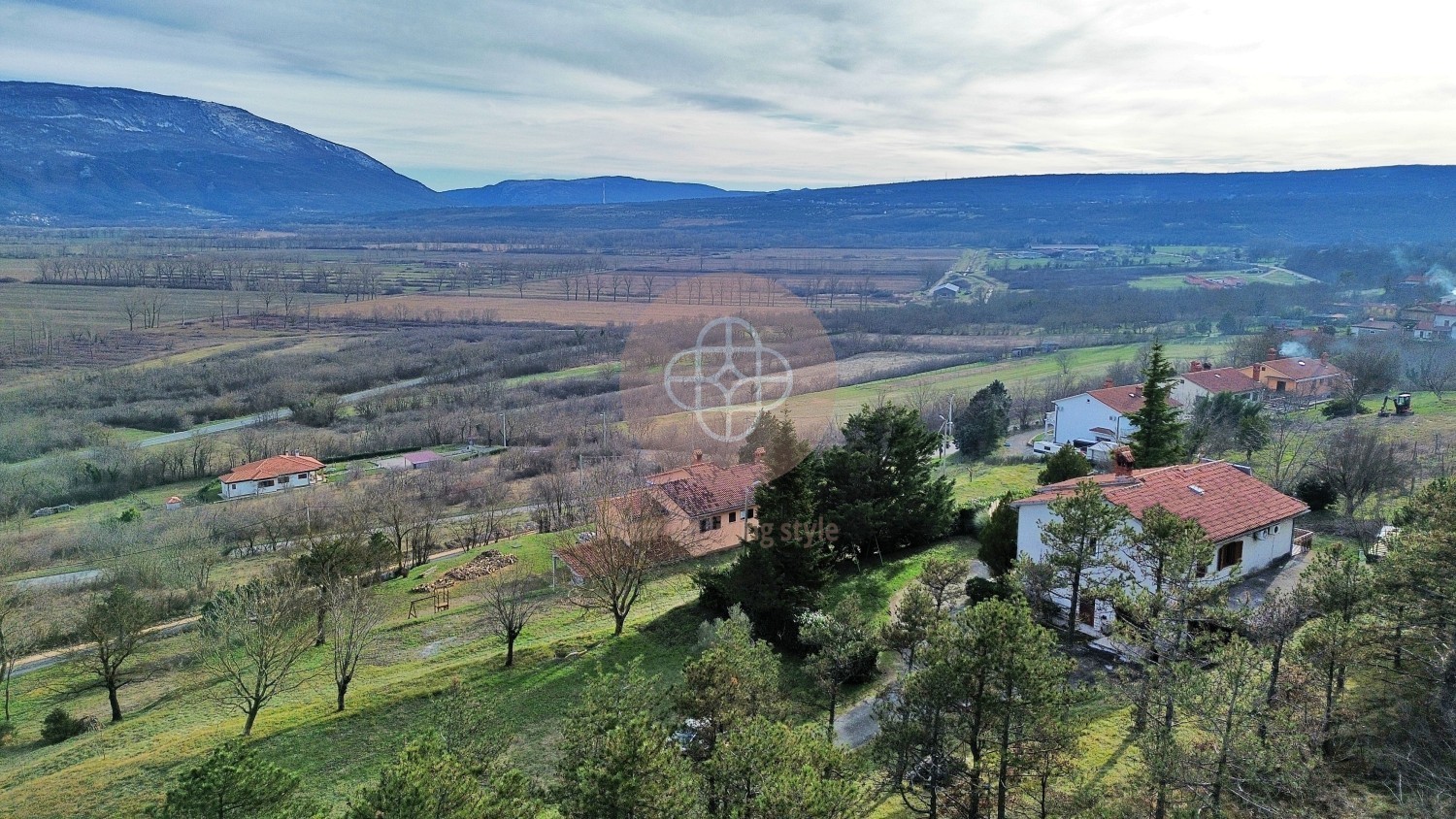 Photo of Residential house with 2 residential units and additional building plot in sunny location