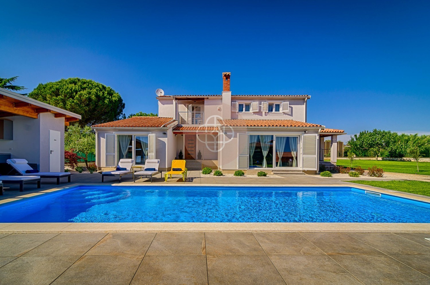 Photo of A spacious villa a few minutes from the sea with a large pool!