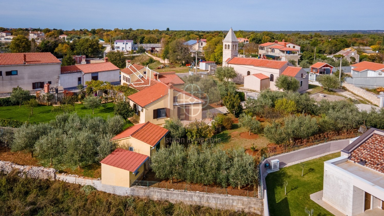 Photo of Charming renovated stone house with extensions and sea views *Location*