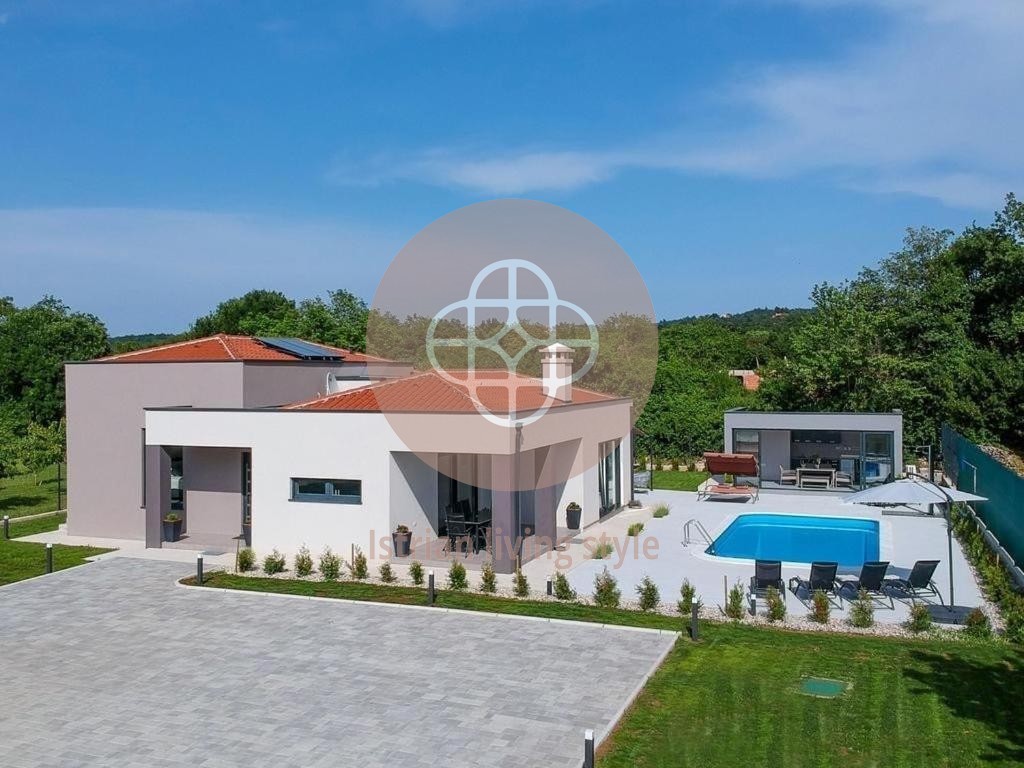 Modern villa with heated saltwater pool and annexe Accommodation in Rasa