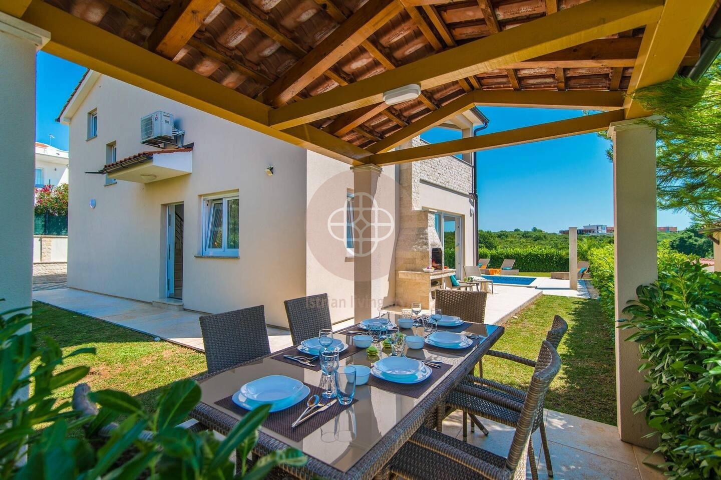 Photo of A two-story house with a pool only 80 m from the sea!!