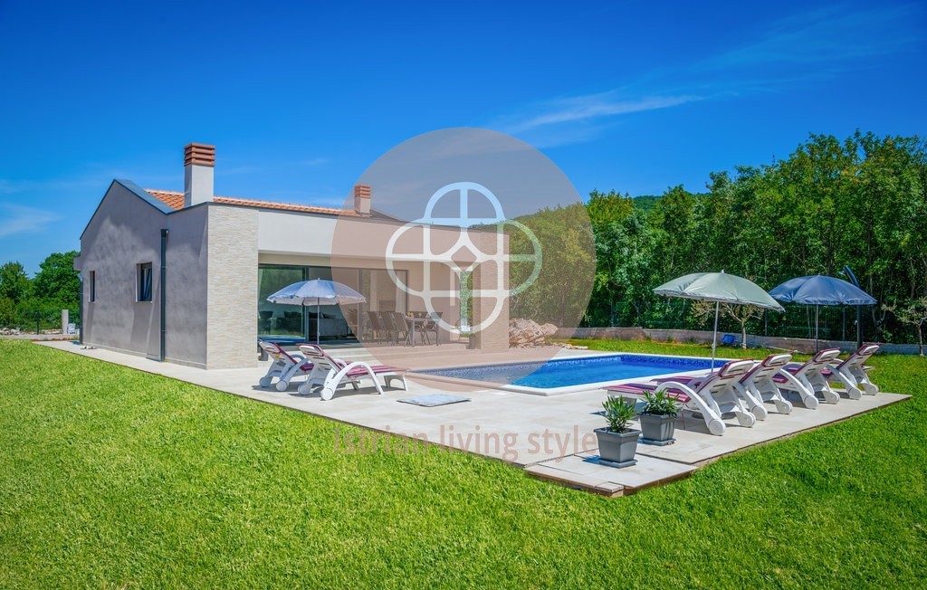 Beautiful one-story house with swimming pool near the sea, Istria - surroundings of the town of Labin. Accommodation in Labin