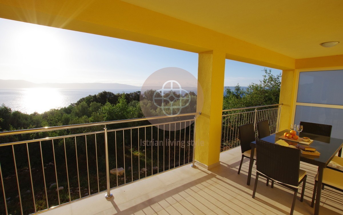 Photo of Apartment house 750 m from the sea, 6 apartments with 4*! ISTRIA - Ravni