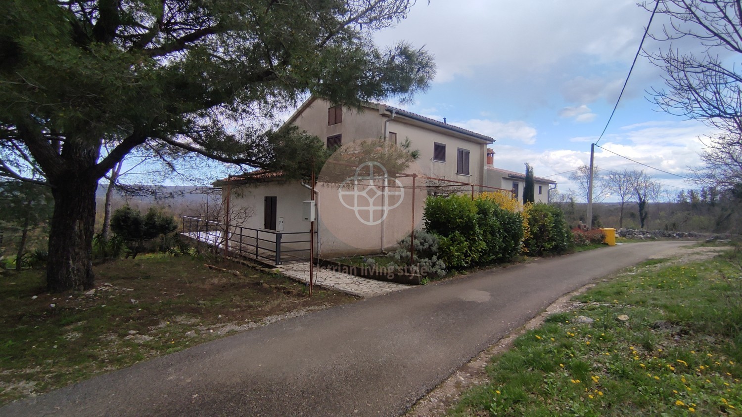 Photo of Semi-detached house with sea view # 2 apartments + basement # Istria