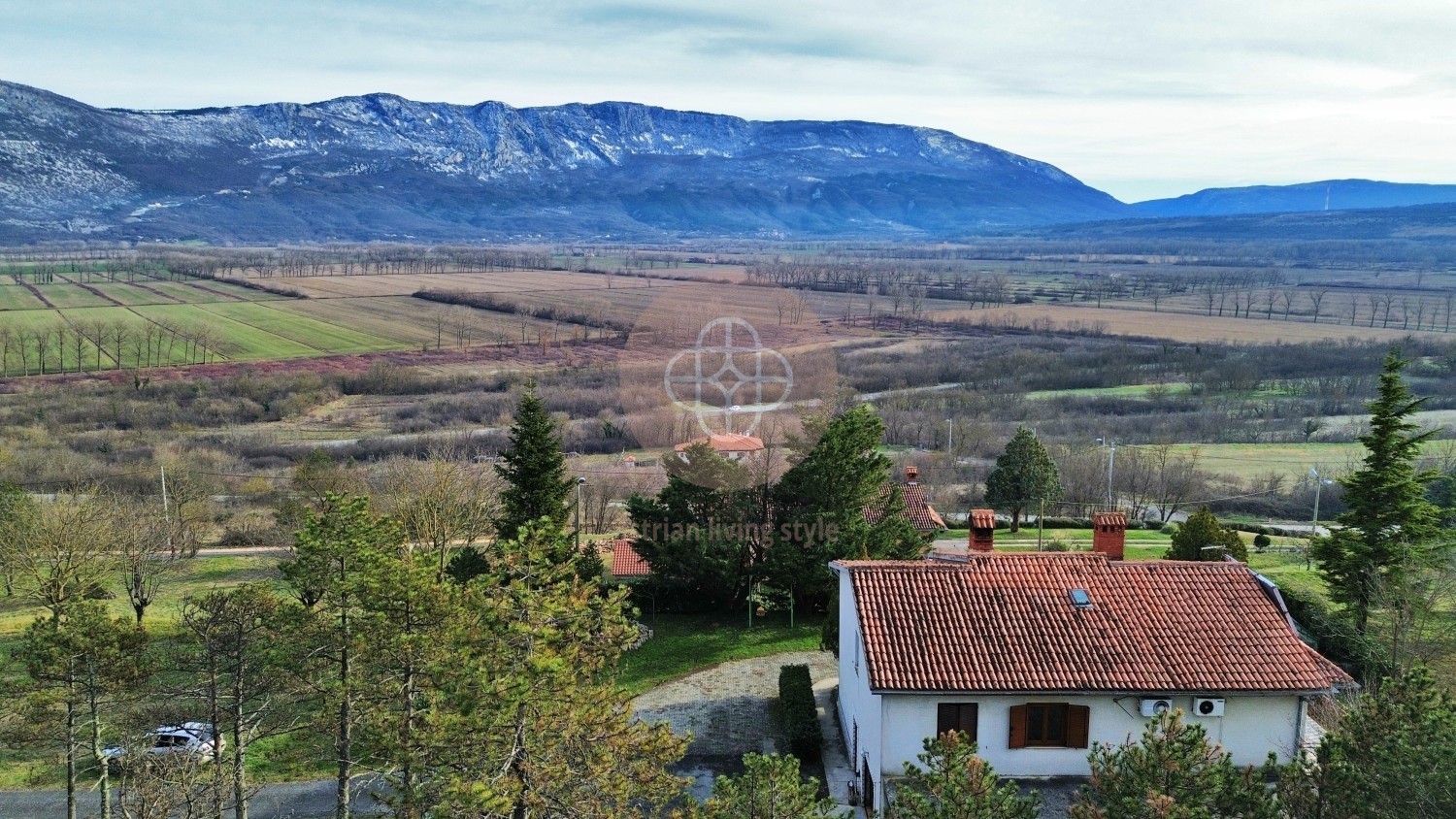 Photo of Residential house with 2 residential units and additional building plot in sunny location