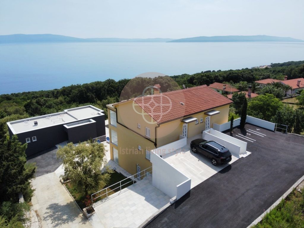 Apartment house 750 m from the sea, 6 apartments with 4*! ISTRIA - Ravni Accommodation in Rasa