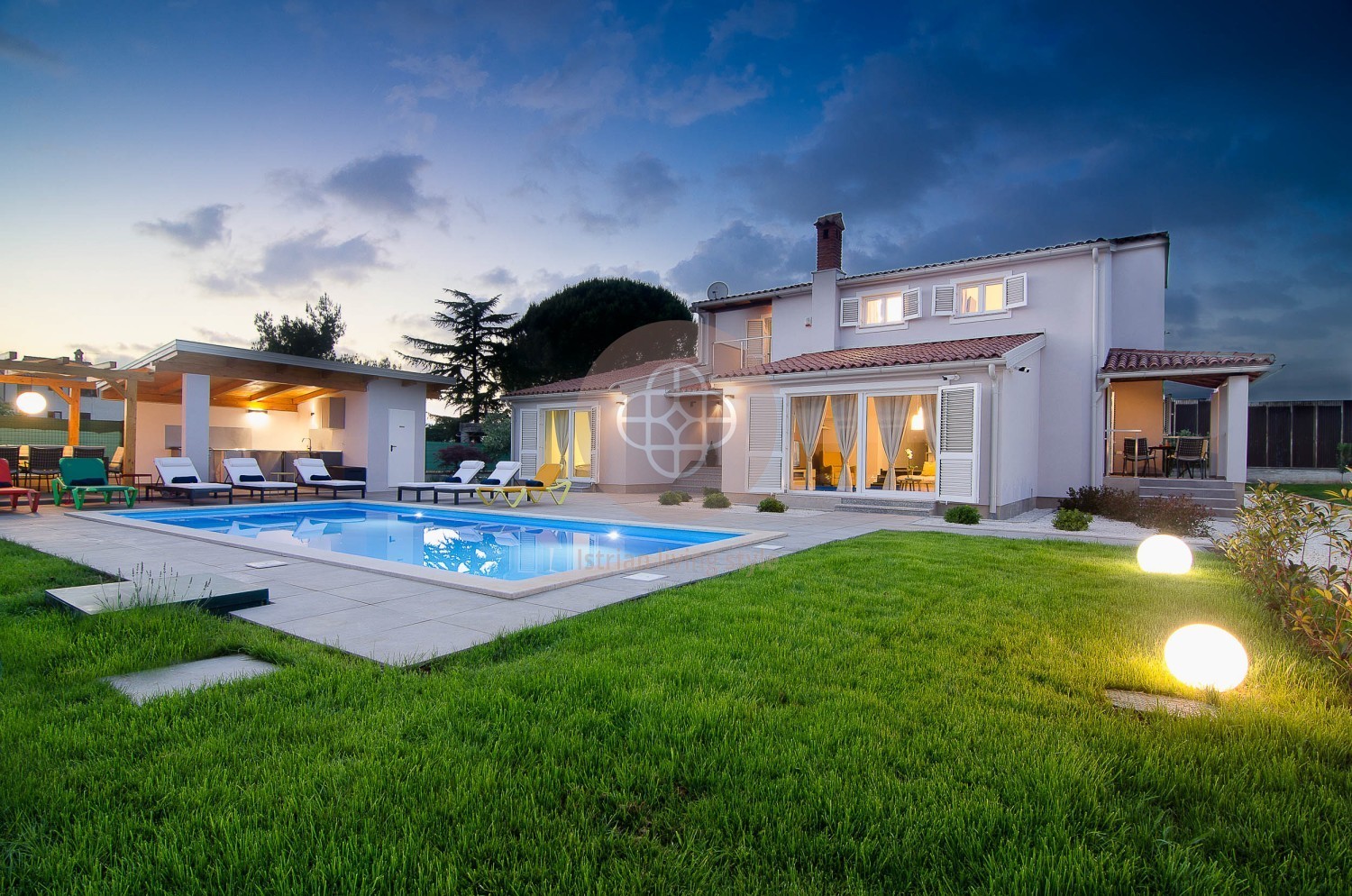 Photo of A spacious villa a few minutes from the sea with a large pool!