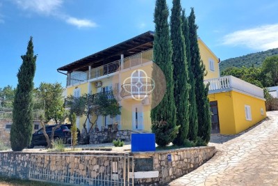 Schönes Apartmenthaus mit Meerblick