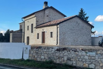 Charmantes Steinhaus mit Blick auf die Učka