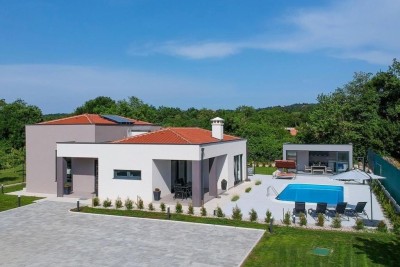 Stylishe Villa mit beheiztem Salzwasserpool und Poolhaus