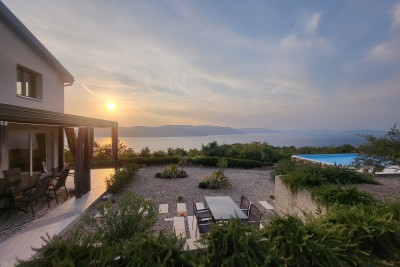Unverbaubarer Meerblick TOP Lage *herrliche renoviertes 2-Familienhaus* mit Pool