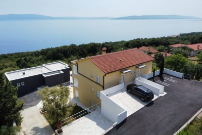 Apartmanska kuća udaljena 750 m od mora, 6 apartmana sa 4* ! ISTRA - Ravni